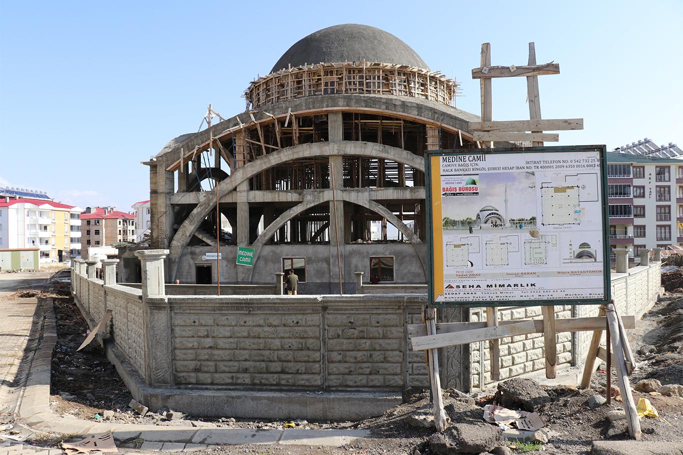 İnşaatı devam eden Medine Camii hayırseverlerin yardımını bekliyor